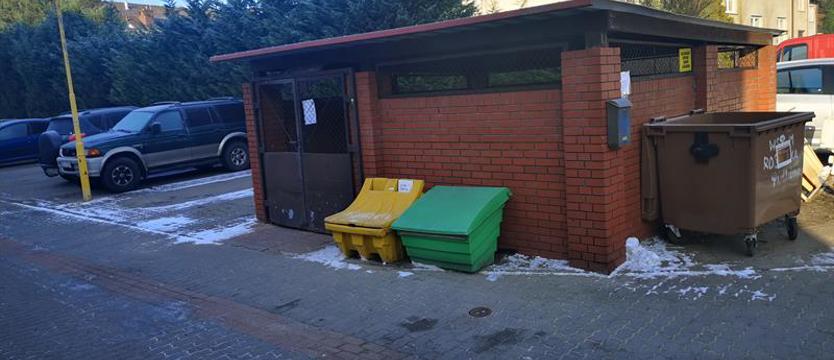 Bój o kontenery na śmieci na osiedlu Rostocka-Południe