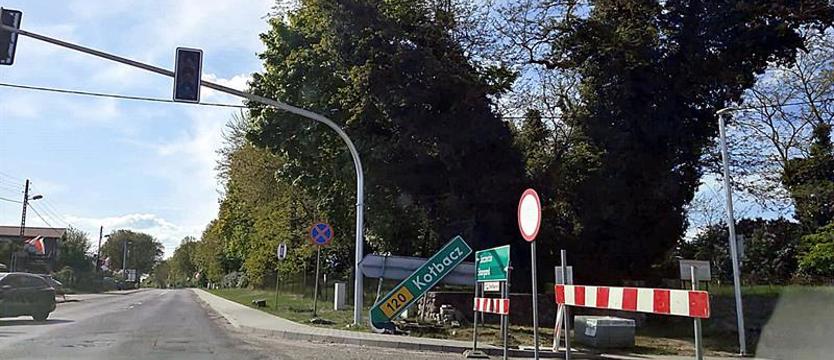 W Kobylance przebudowują skrzyżowanie