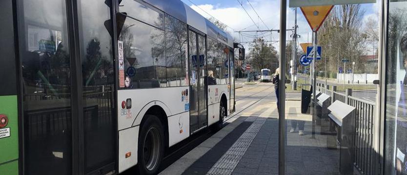 Sprawdź rozkład przed podróżą. Wielkanoc w komunikacji
