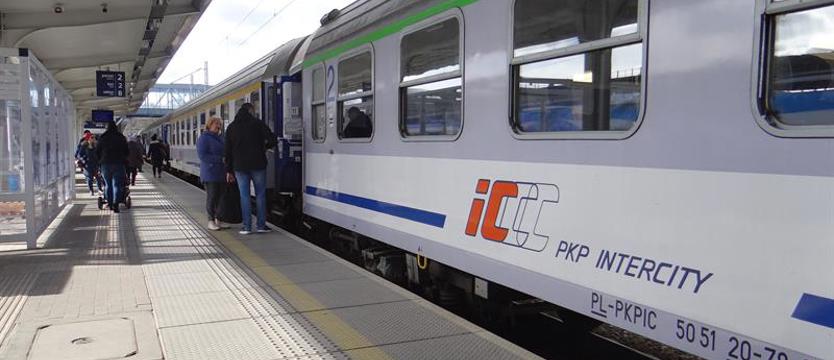 PKP Intercity: więcej połączeń i dodatkowe wagony na Boże Narodzenie i Nowy Rok