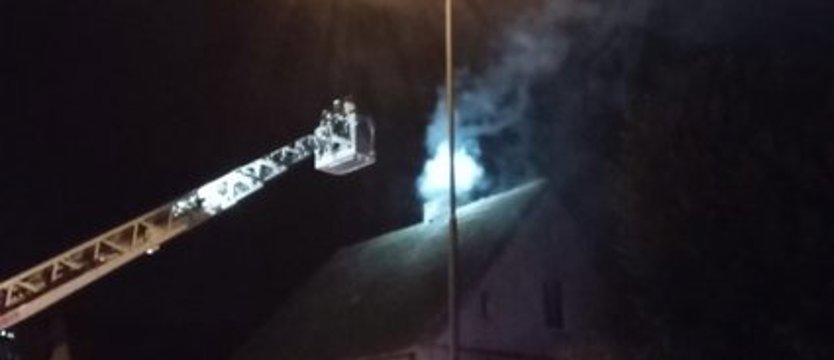 Interwencja straży miejskiej na os. Słonecznym. Śmieci trafiały prosto do pieca