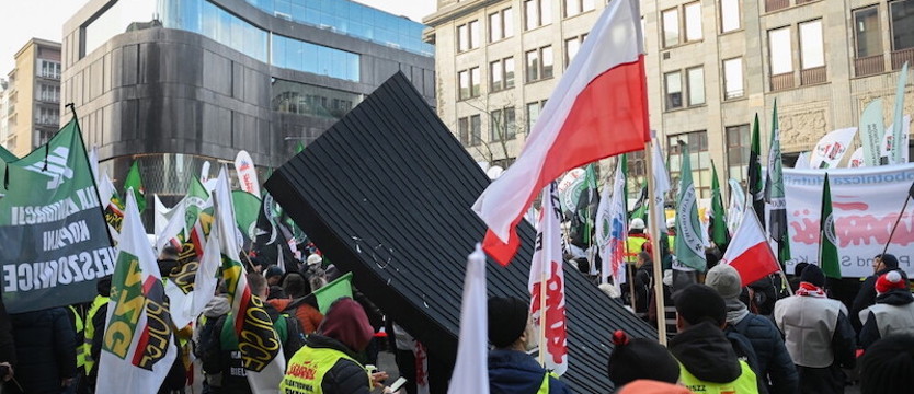 Związkowcy protestują w stolicy przeciwko likwidacji elektrowni węglowych, w tym Dolnej Odry