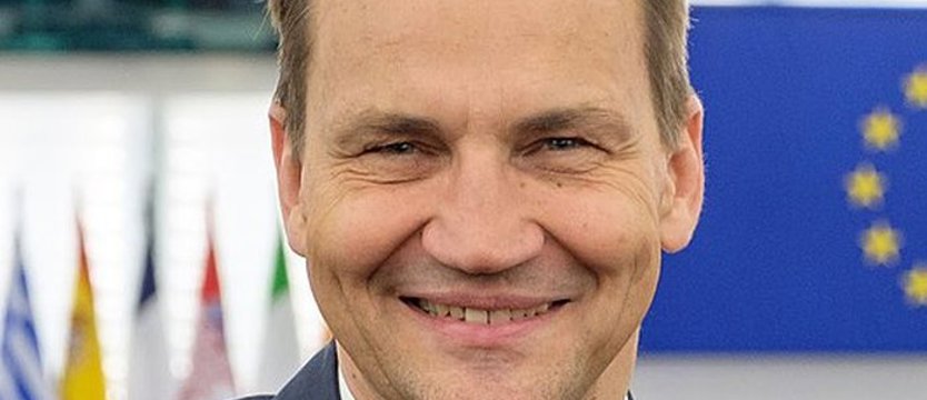 Burza po odpowiedzi Sikorskiego na pytanie, czy rząd PiS myślał o rozbiorze Ukrainy
