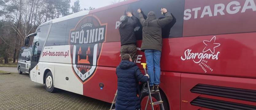 Dopiero jak zdjęli folię, mogli pojechać dalej