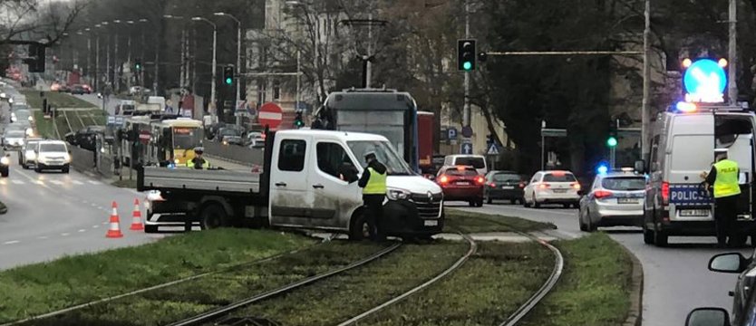 Zderzenia i utrudnienia komunikacyjne w Szczecinie w poniedziałek rano