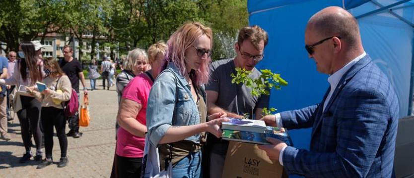 Dęby za plastik i pomoc Indze