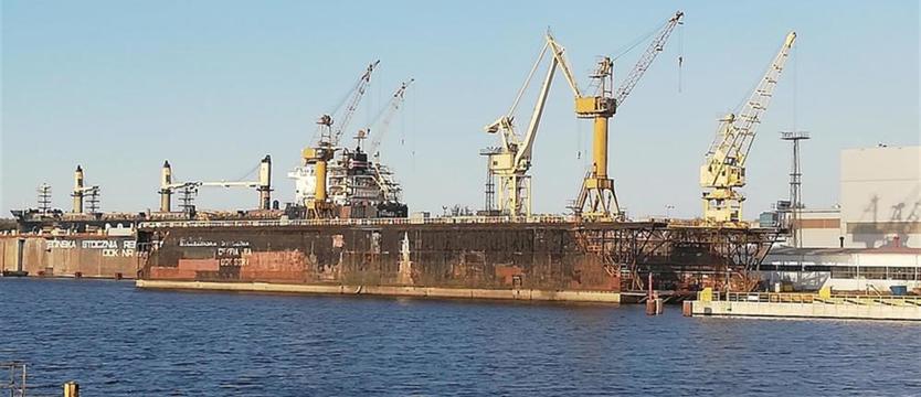 Po 14 ogłoszeniach o przetargu stary dok odpłynął z Gryfii