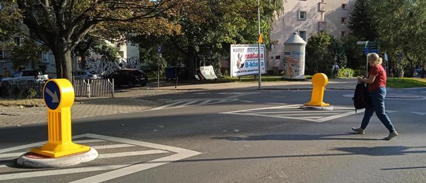 Przejścia sugerowane… kierowcom. Testowanie cierpliwości pieszych?