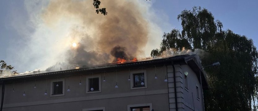 Pożar hali i budynku mieszkalnego w Dolicach