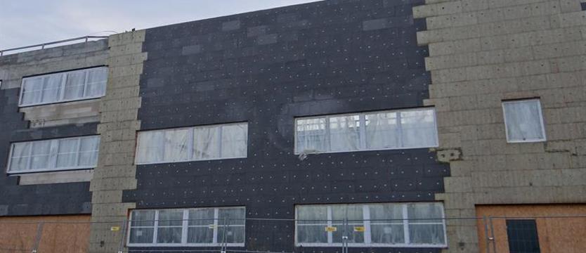 Przestój na budowie szkoły przy ul. Kredowej na Warszewie