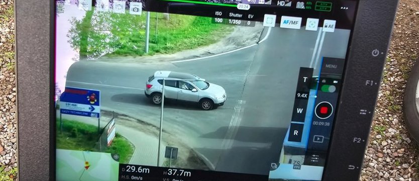 Policjanci kontrolowali kierowców przy użyciu drona