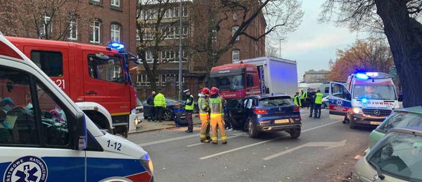 Wypadek na ul. Kopernika. Nie żyje jeden z kierowców