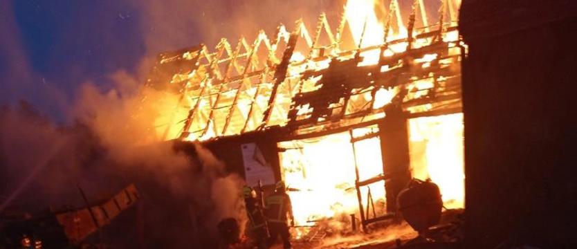 Pod Suchaniem spłonęła stodoła z wyposażeniem. Rodzina straciła źródło dochodu
