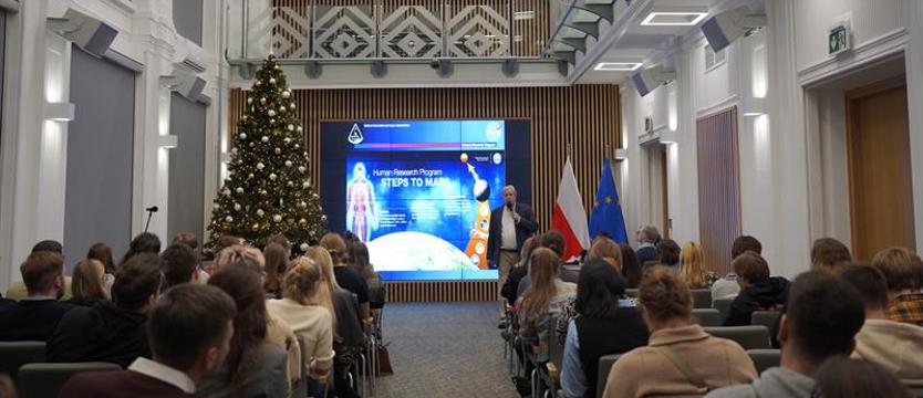 Przedstawiciele agencji kosmicznych spotkali się ze studentami