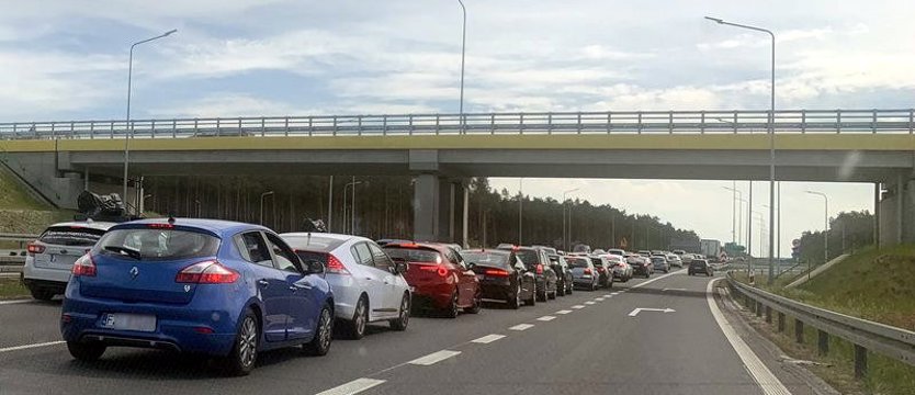 Zakorkowana główna droga znad morza i trasy alternatywne