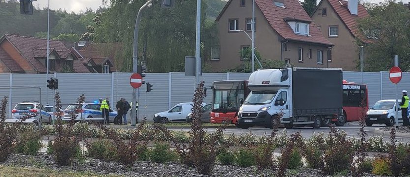 Autobus zderzył się z samochodem osobowym w Podjuchach