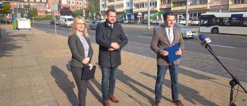 PiS krytykuje "koszmar komunikacyjny"