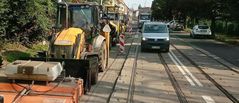 Wymieniają asfalt, są zwężenia. Drogowcy na ulicach Golęcina i Gocławia
