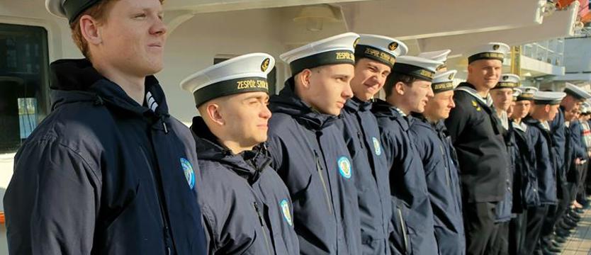 „Dar Młodzieży” z praktykantami ze Świnoujścia. Poznają pracę na morzu