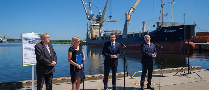 Trwa przebudowa Kanału Dębickiego. Poprawi konkurencyjność portu