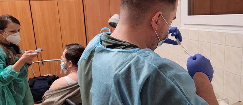 Druga dawka szczepionki przeciw COVID-19 zgodnie z planem