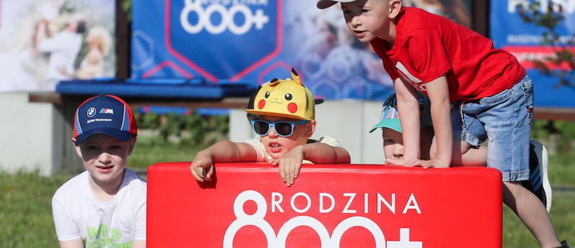 Rząd przyjął projekt wprowadzający 800+