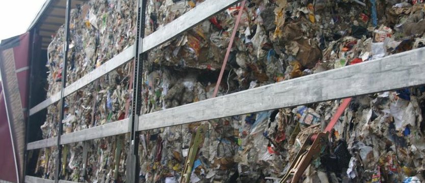 Zatrzymali ciężarówkę z nielegalnymi odpadami z zagranicy