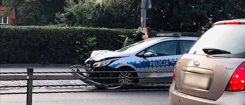Kolizja drogowa z udziałem radiowozu. Uwaga na korki w okolicy ul. Emilii Plater
