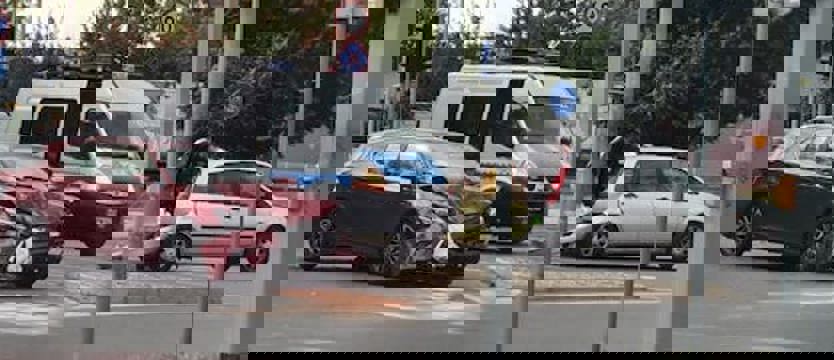 Zderzenie i utrudnienia na skrzyżowaniu ulic Chopina i Wszystkich Świętych