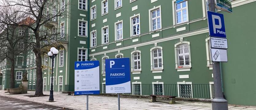 Parking parkingowi nierówny. Pomyłka za dwieście złotych