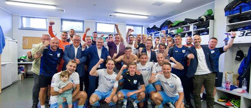 Piłka nożna. Beniaminek wciąż na fali