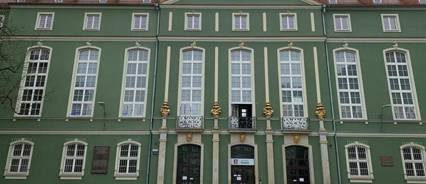Po 46 milionów złotych wydanych na pensje nauczycieli. Miasto idzie do sądu 