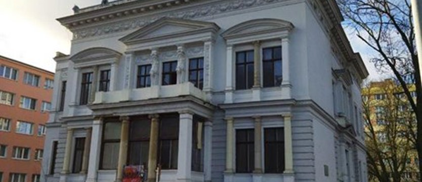 Niszczeje zabytkowa willa. Po właścicielu zaginął ślad