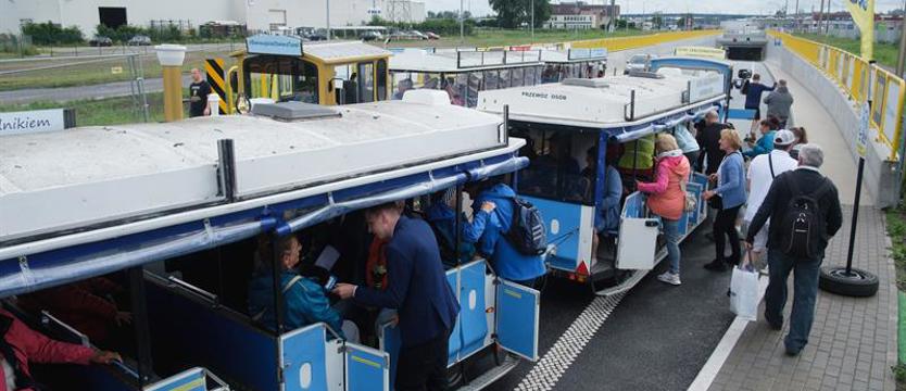 Kolejką przez nowo otwarty tunel w Świnoujściu
