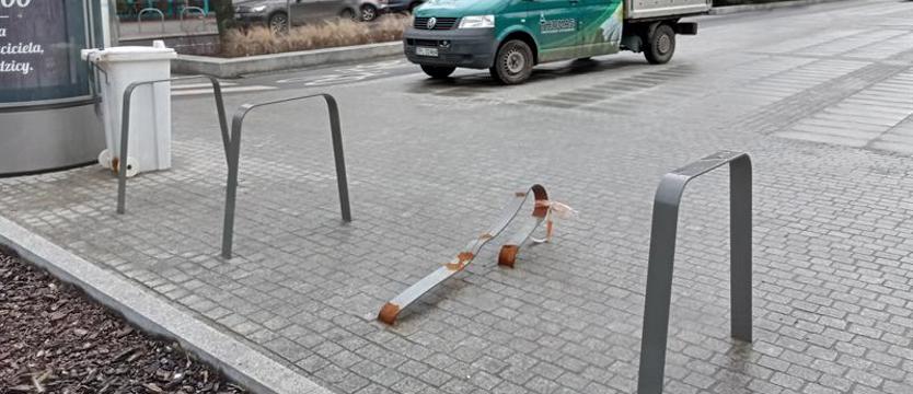 Karygodna dewastacja na pl. Adamowicza w Szczecinie