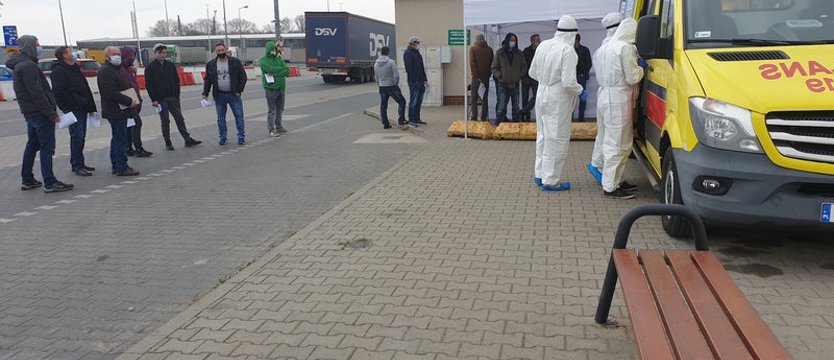 W kraju 3896 nowych zakażeń koronawirusem. Zmarło 349 osób