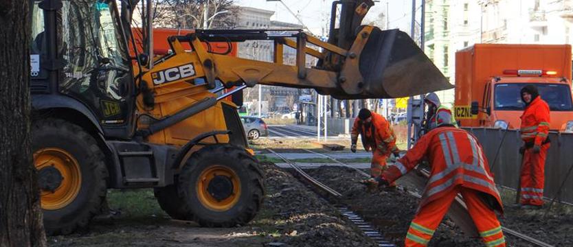 Szyny wymieniają na nowe. Prace na pl. Odrodzenia i w al. Piłsudskiego