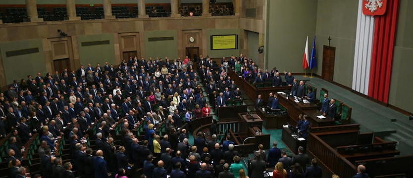 Sejm: minimalna odległość wiatraka od domów 700 m