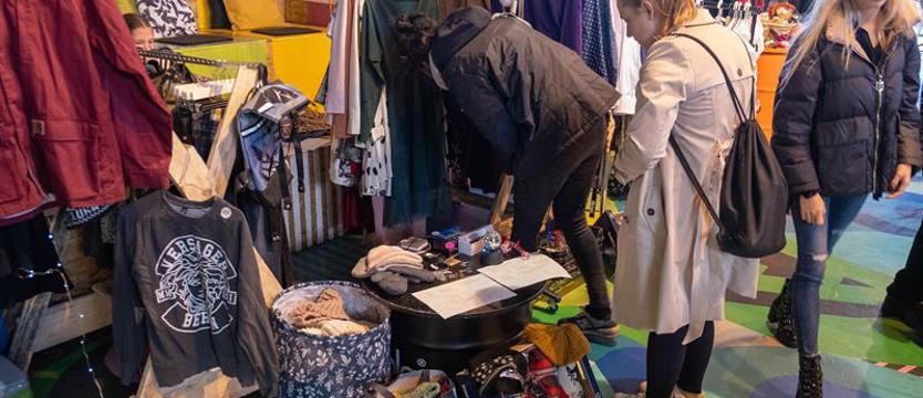 Niedzielna edycja Less Waste Market. Świąteczna atmosfera w Hali Odra