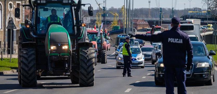Protestujący rolnicy nie odpuszczają. Traktory przed Trasą Zamkową