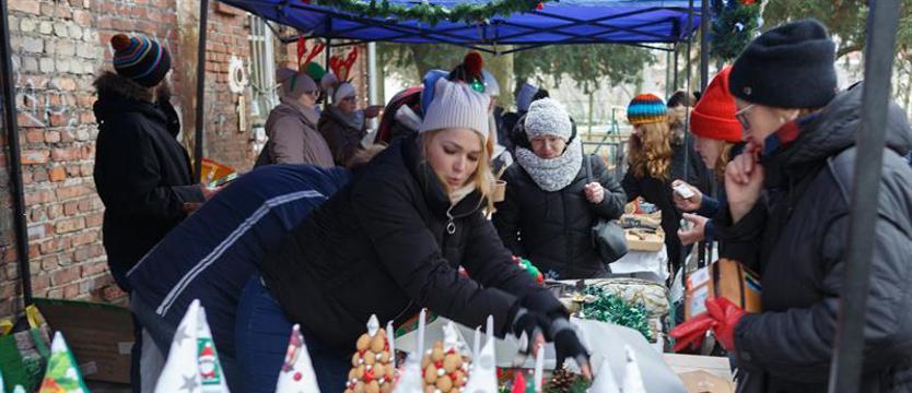Pyszności i gorące serca. Charytatywny piknik w TOZie
