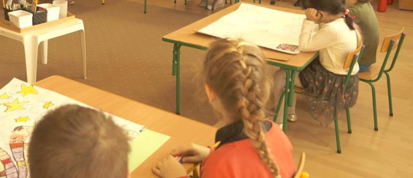 Wyprawka, szafka, ryza papieru. Opłaty drenują portfele rodziców