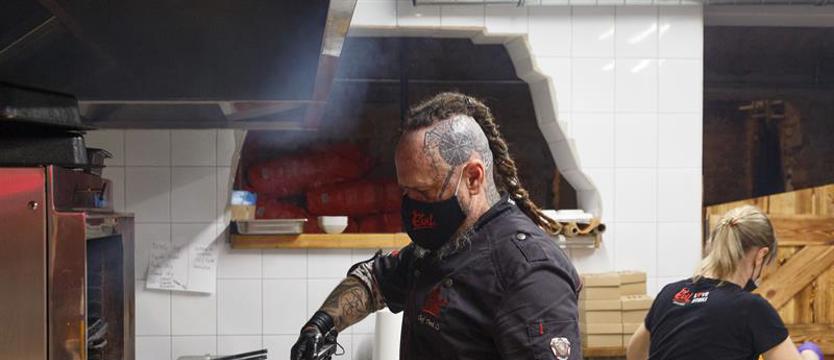Grillowanie gastronomii. Otwierać czy umierać?