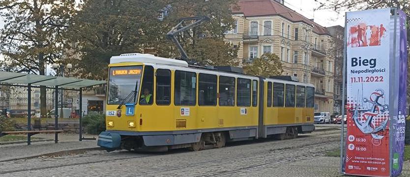 Lepiej na przystankach. Płacą i szkolą