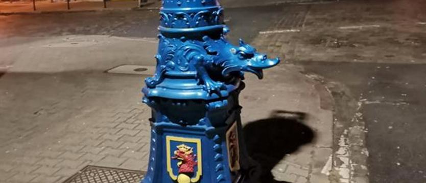 Jaki związek mają kobiece imiona z pompami?
