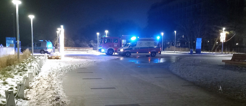 Omal się nie utopił. Mężczyznę w stanie hipotermii przewieziono do szpitala