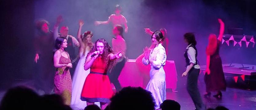 Spektakl w Teatrze Lalek "Pleciuga". "Wesele" odczytane na nowo