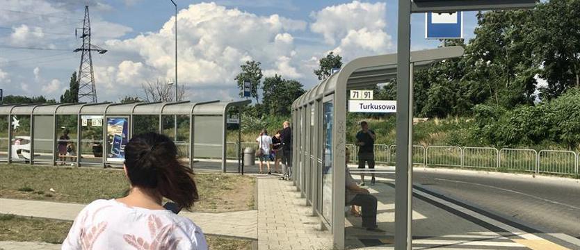 Czarne ekrany zamiast informacji
