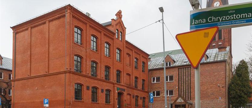 Biblioteka otwiera nowy budynek i likwiduje małe filie