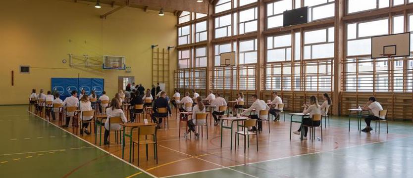 Po fatalnych wynikach egzaminów ósmoklasistów. Edukacyjny kurs na rozwój